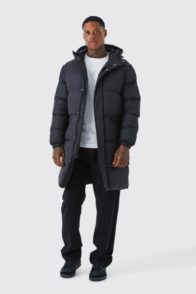 Пуховик середньої довжини з капюшоном чорного кольору