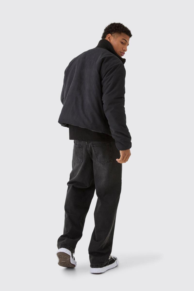 Чорний бомбер з квадратним коміром