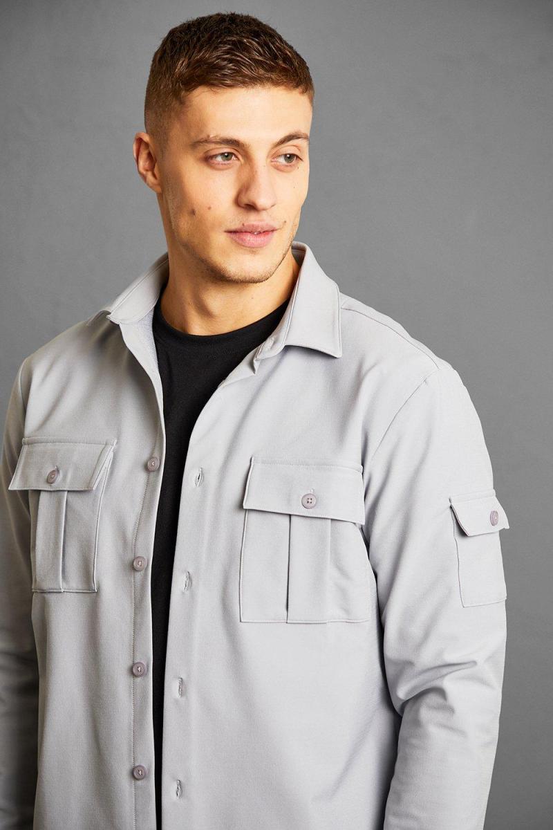 Легка оверсайз-сорочка з довгим рукавом