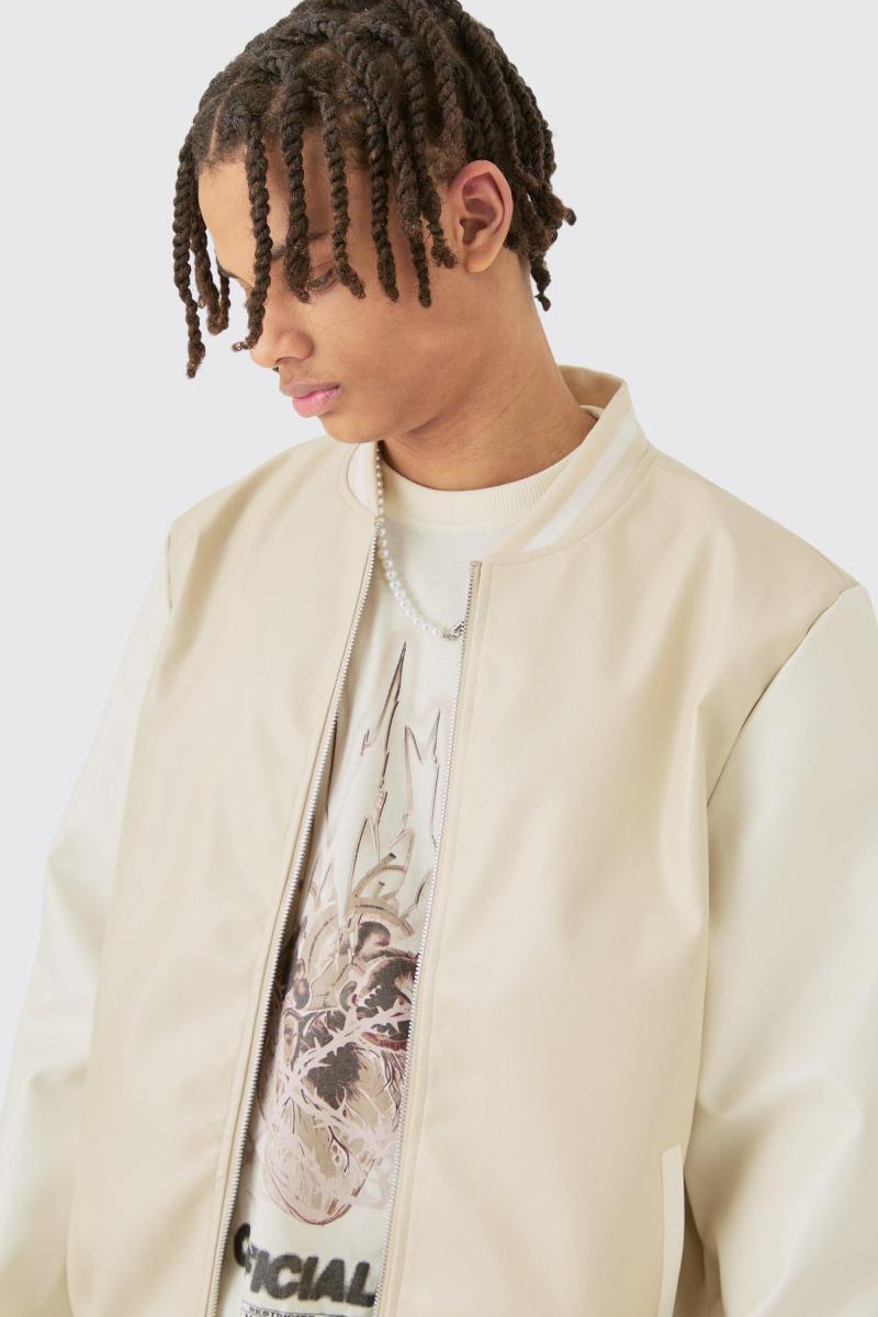 Однотонна бежева куртка з поліуретану