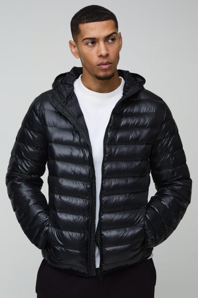 Чорна блискуча стьобана куртка з капюшоном