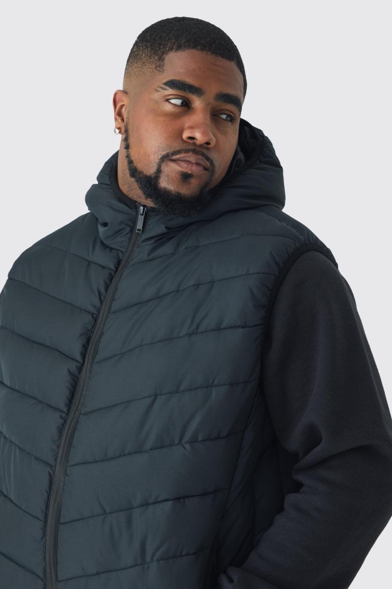 Плюс стьобаний чорний жилет із капюшоном на блискавці