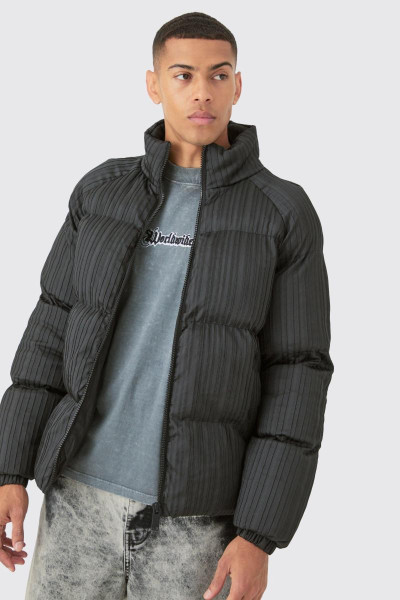 Чорний пуховик зі плісированою горловиною