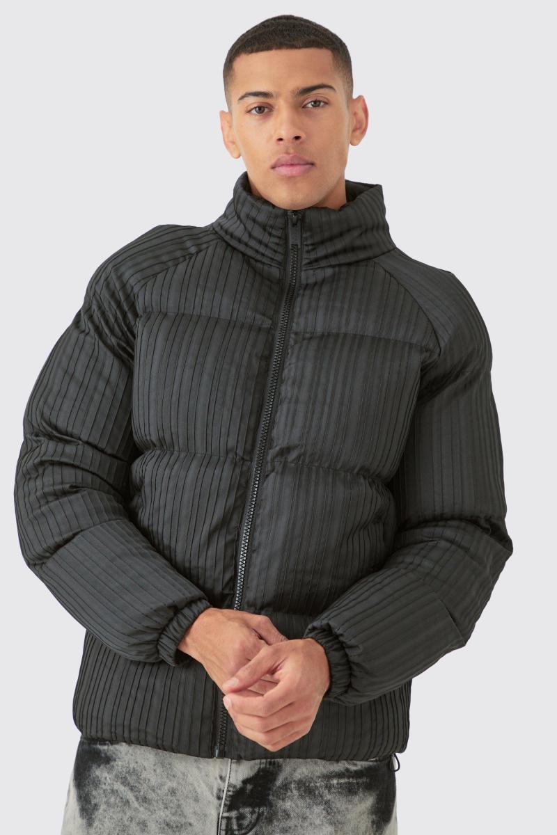 Чорний пуховик зі плісированою горловиною