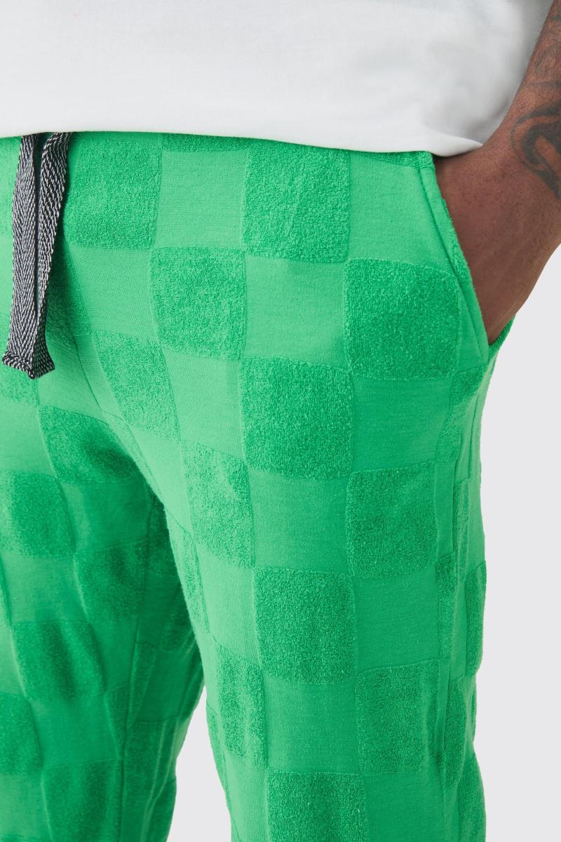 Висока футболка та штани з тисненням у клітинку