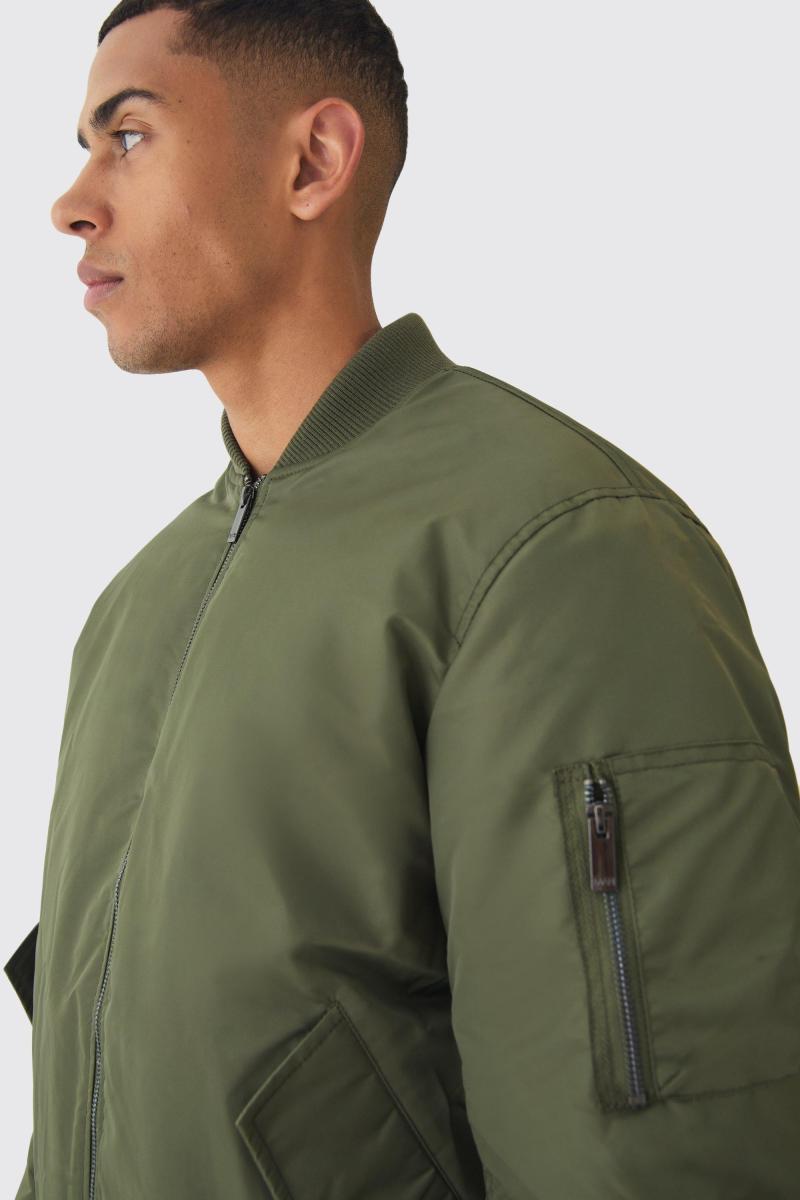 Негабаритний нейлоновий бомбер кольору хакі