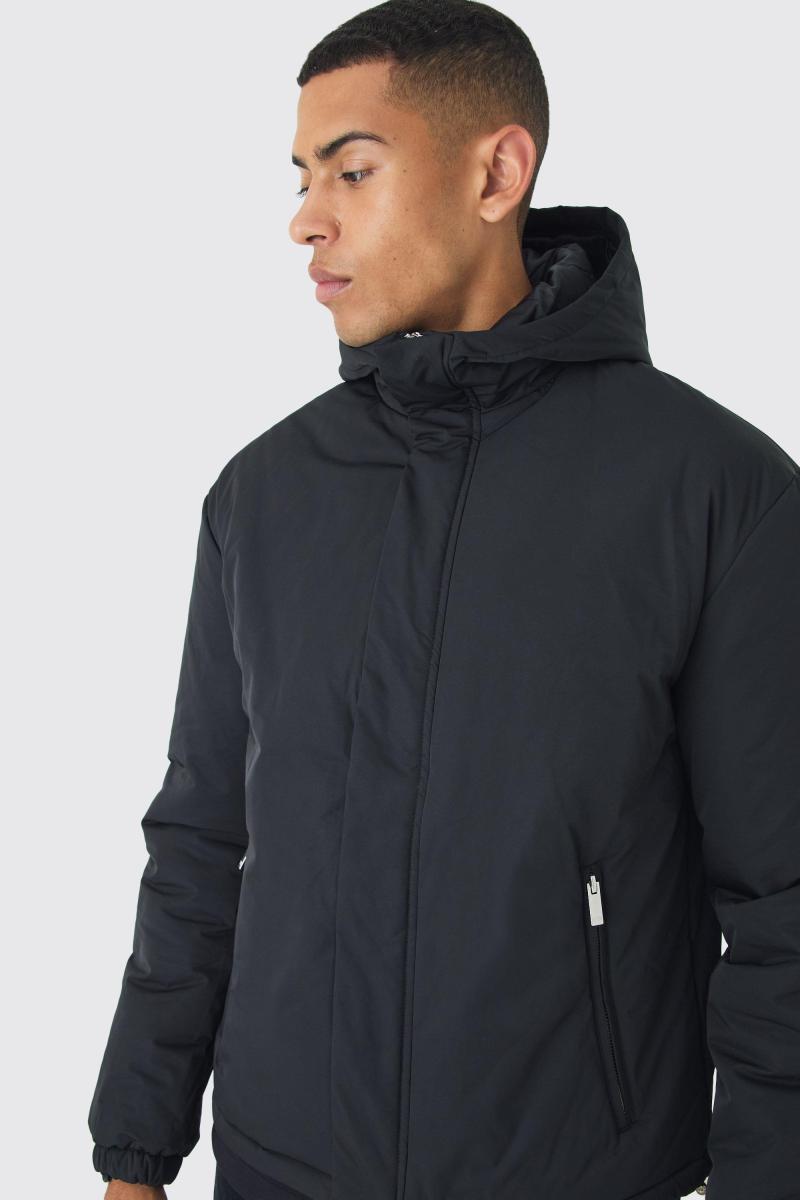 Чорна парка середньої довжини з капюшоном