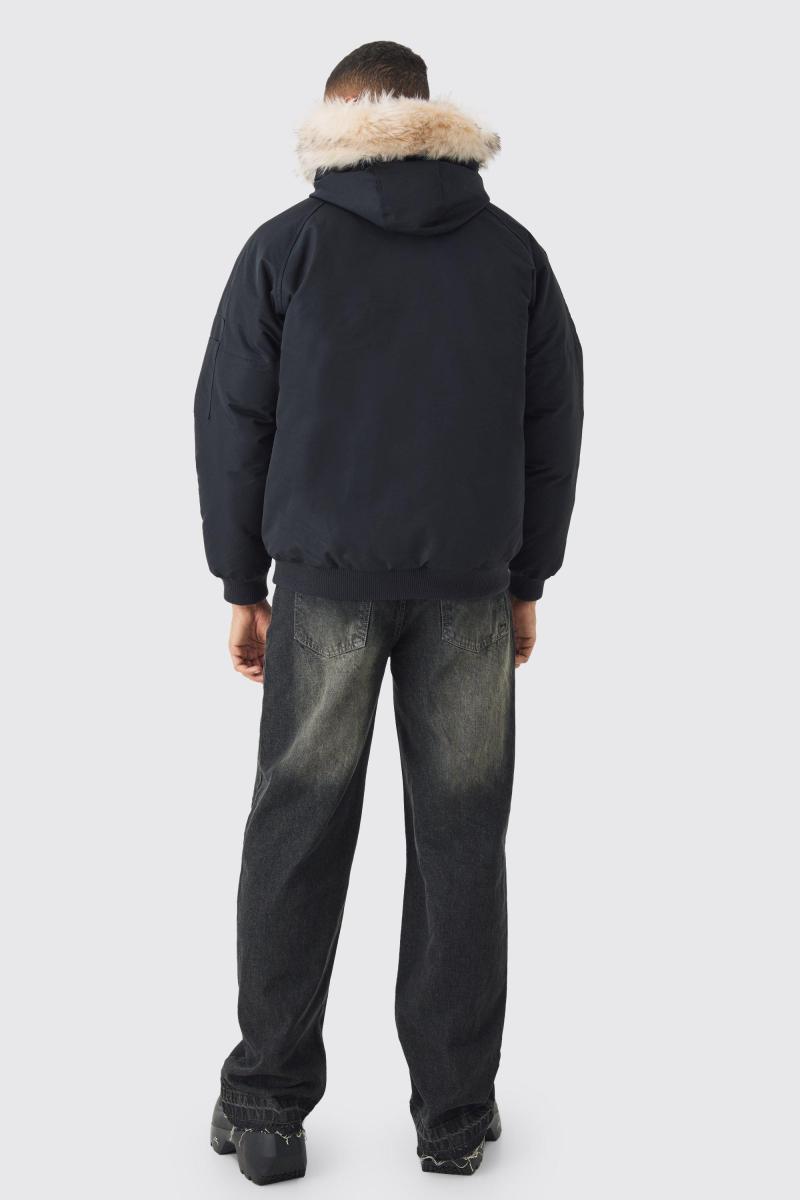 Чорна парка з капюшоном і знімною обробкою зі штучного хутра