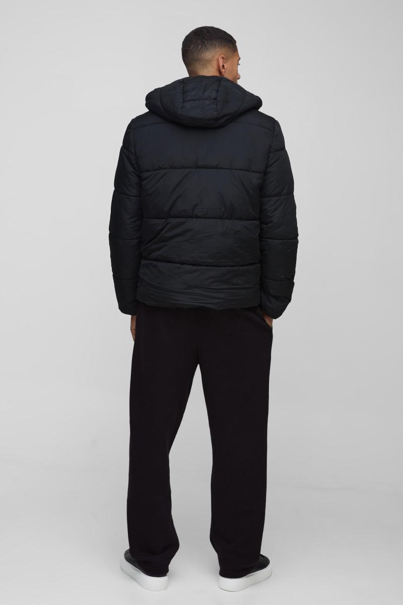 Чорна матова пухова куртка з капюшоном
